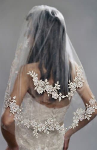 Yu* Wedding Veil Two-tier Bride Headpieves Accessaries short section/ a row of handmade flowers/ Lace Applique Edge Tulle , white