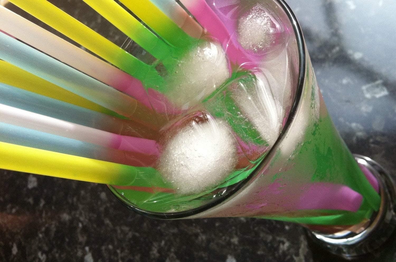 25 Party Drinking Straws - *Change Colour in Ice Cold Drinks! Like Magic!* Also on Amazon, in Packs of 50, 100 and 200