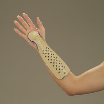 DeRoyal Cock-Up Hand Splint with Foam Liner