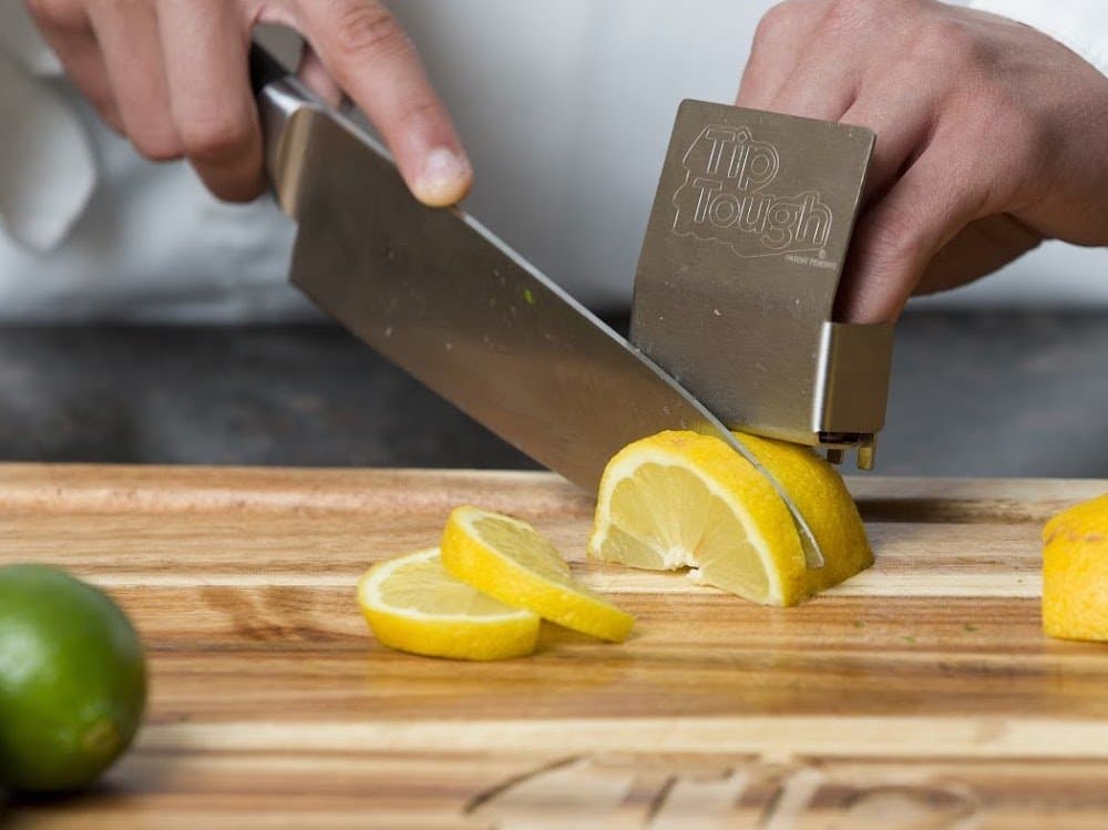 Tip Tough Finger Guard - Knife Protector for Safely Cutting, Chopping, Slicing in the Kitchen - Stainless Steel, Safe Cooking Tool for Hands - Ideal for Vegetables, Salads, Fruits (Large)