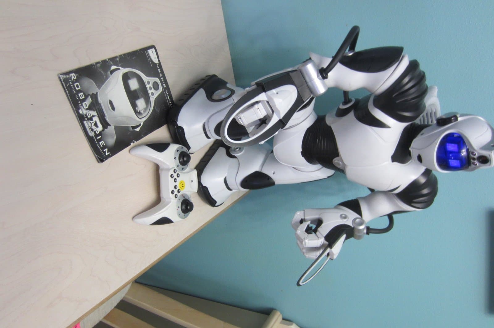 WowWee Robosapien V2 Full Function Humanoid Robot with Remote Control