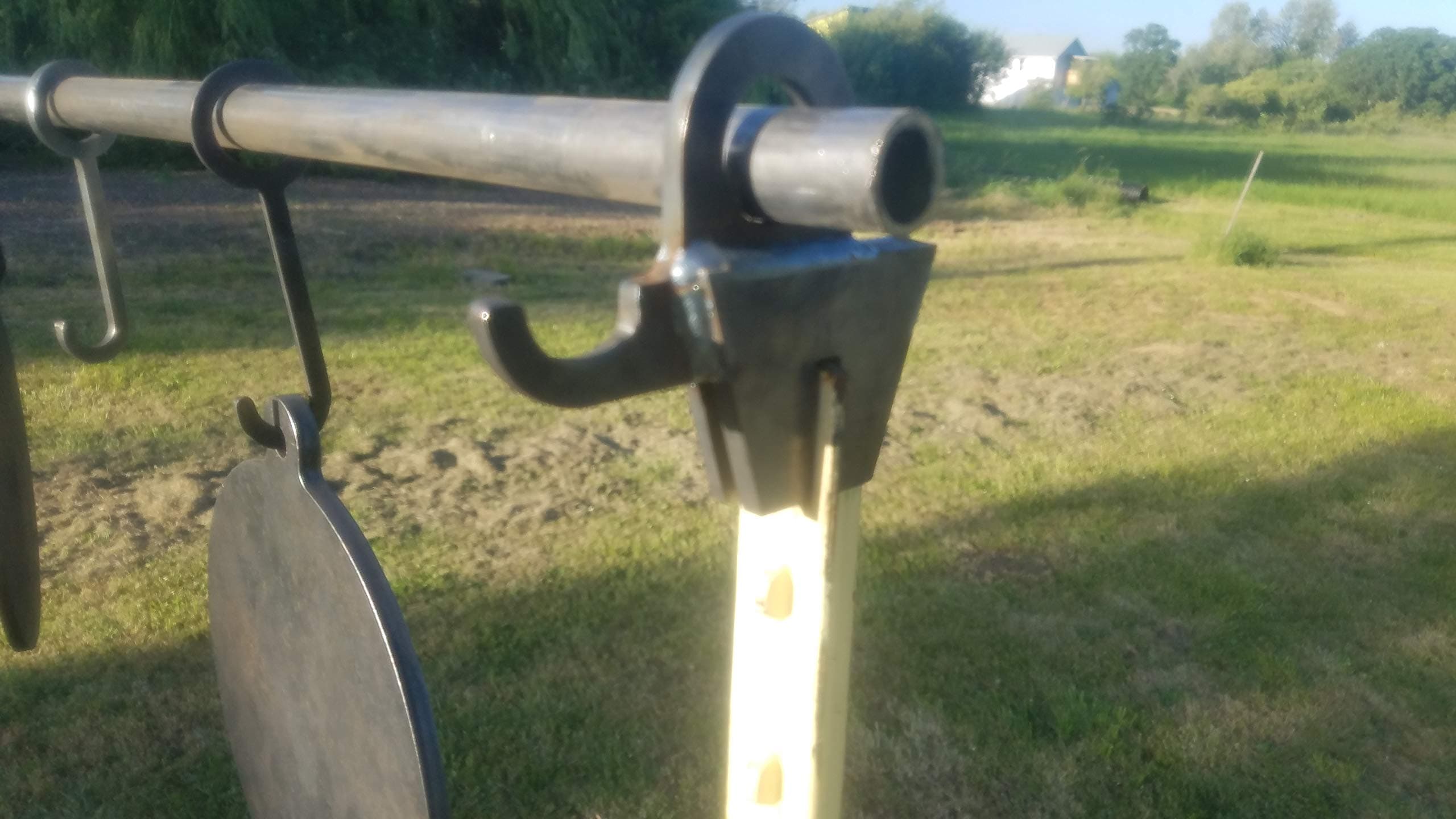 Generic AR T Post Conduit Target Stand W/Integrated Gong Hanger (Single -1-)