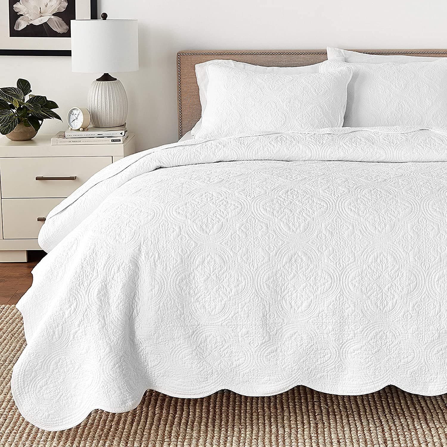 Cozy Line Home Fashions 100% Cotton Victorian Medallion Solid White Matelasse Embossed Bedding Quilt Set, Reversible Lightweight Bedspread, Coverlet for All Season (Blantyre - White, Twin - 2 Piece)