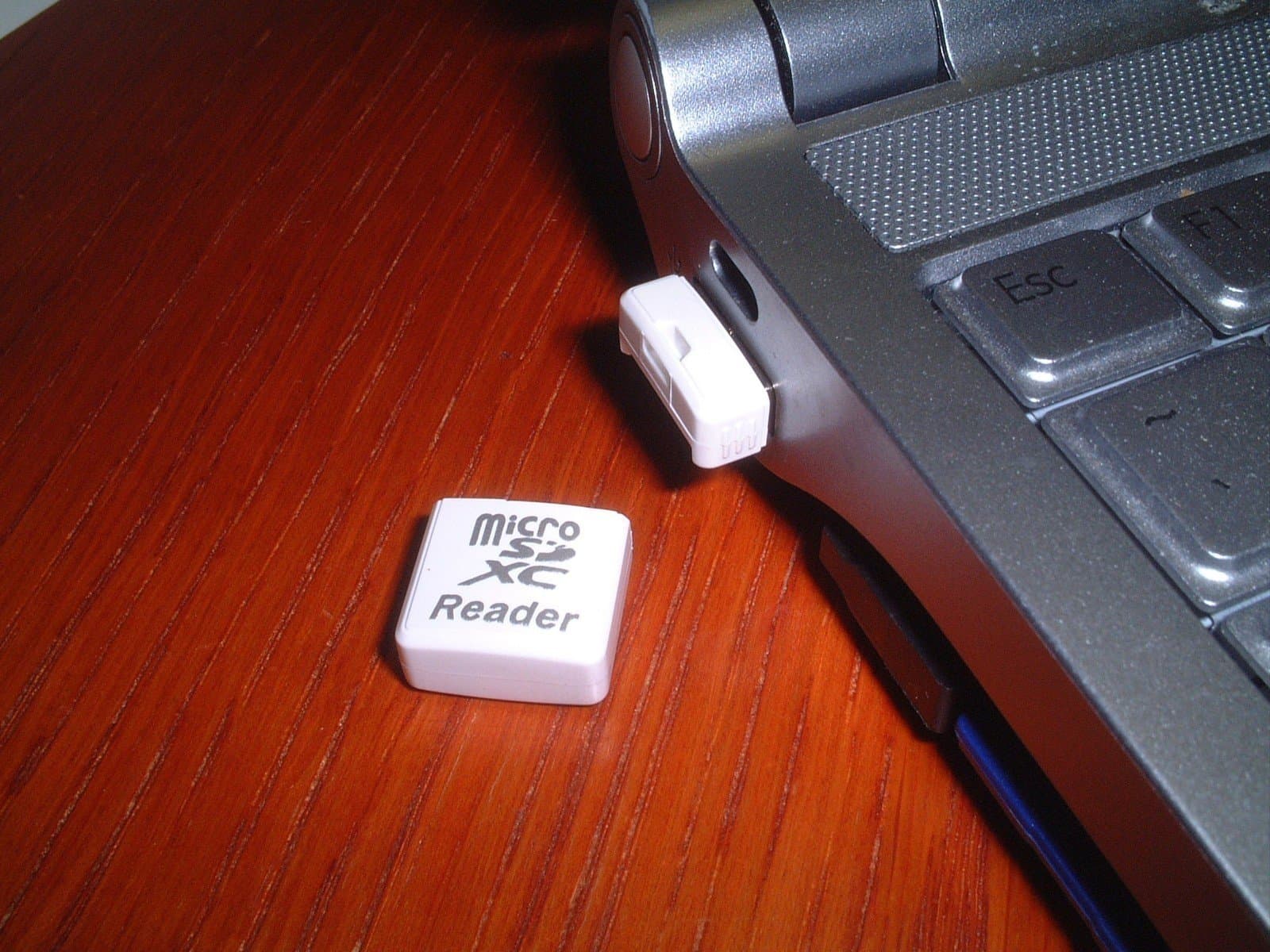 PartsGuys MemoryPack USB 2.0 Reader VX Nano II microSDHC microSD Flash Memory Card Reader White