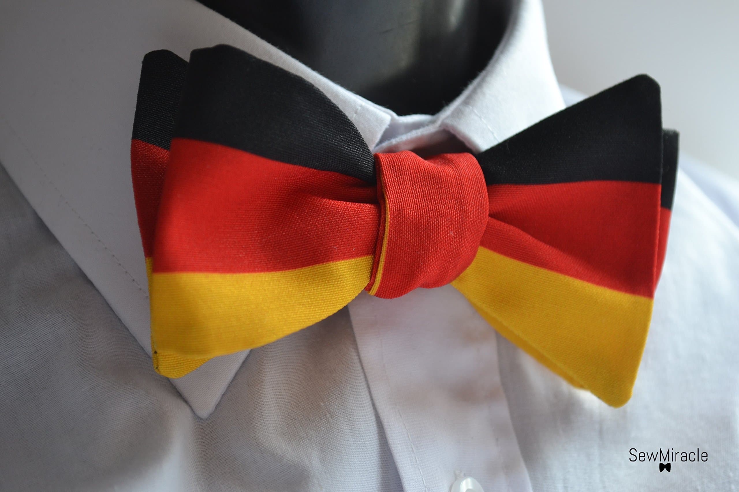 German Flag bow tie - Self-tie bow tie - Men's bow tie - Gift for Men - Gift for Him - Men's Accessories - German Flag - Patriotic Bow tie