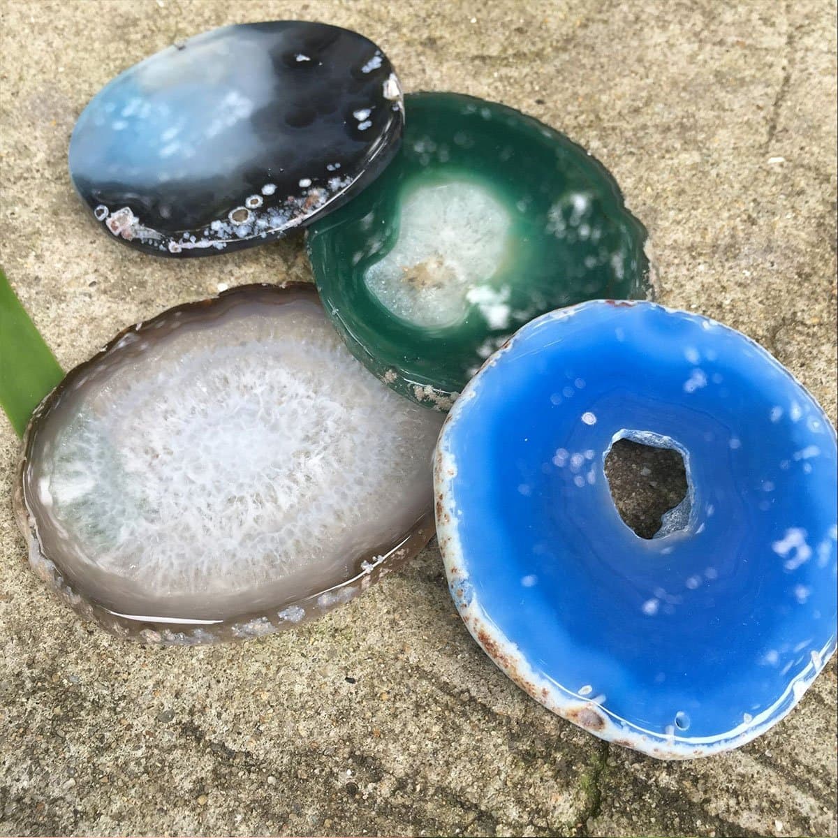 Natural Sliced Dyed Agate Coaster with Rubber Bumper Set of 4(Mixed Color 3-3.5")