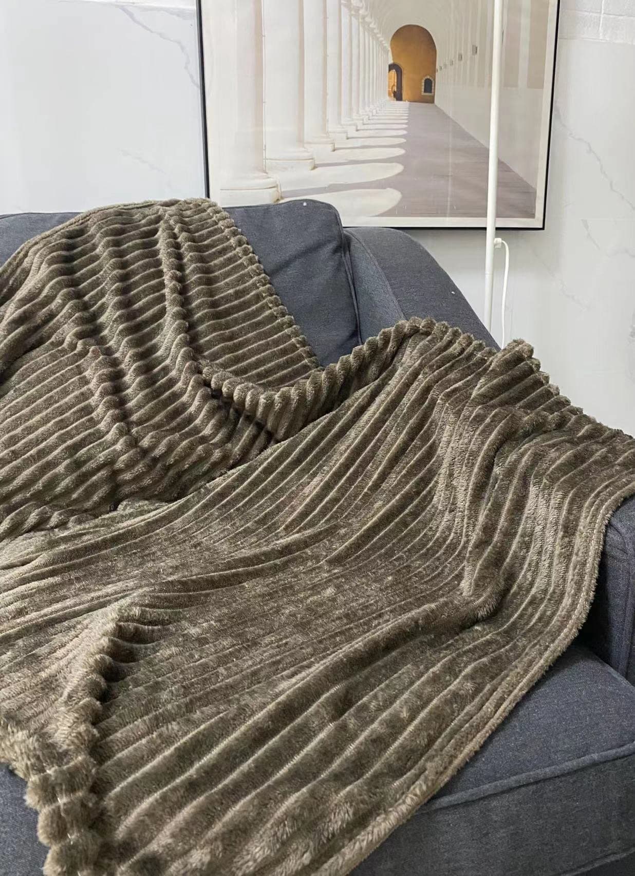 Throw Blanket for Couch Bed,Sofa, Camping, Travel Soft Plush Velvet Flannel Blanket for Living Room ，Lightweight, Chocolate - Soft, Plush, Fluffy, Warm, Cozy for All Seasons, 40 x 27.5 Inches(Coffee)