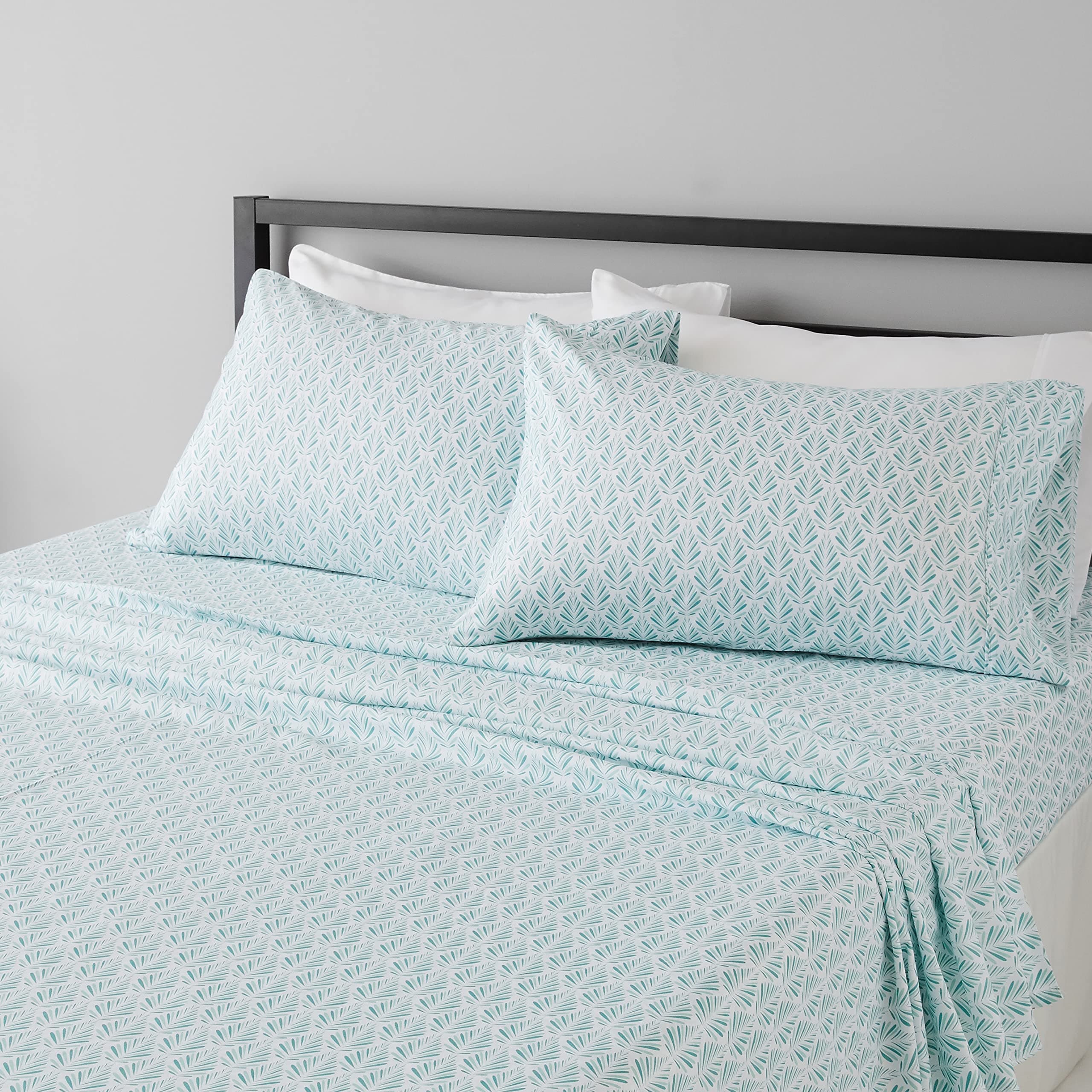 Amazon Basics Lightweight Breathable Brushed Microfiber 4-Piece Bed Sheet Set with 14-Inch Deep Pockets, Wrinkle Resistant, Queen, Aqua Fern, Printed