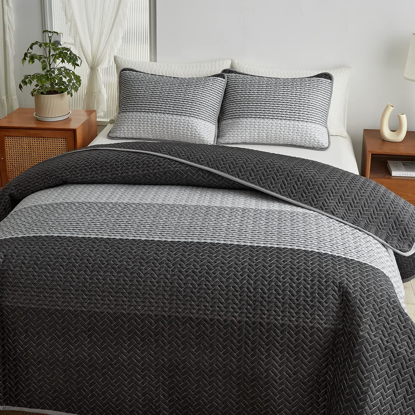 FlysheepBoho Striped Quilt Set King Size, 3 Pcs Grey and White Reversible Bedspread, Brushed Microfiber Coverlet for All Season, 1 Quilt + 2 Pillow Shams