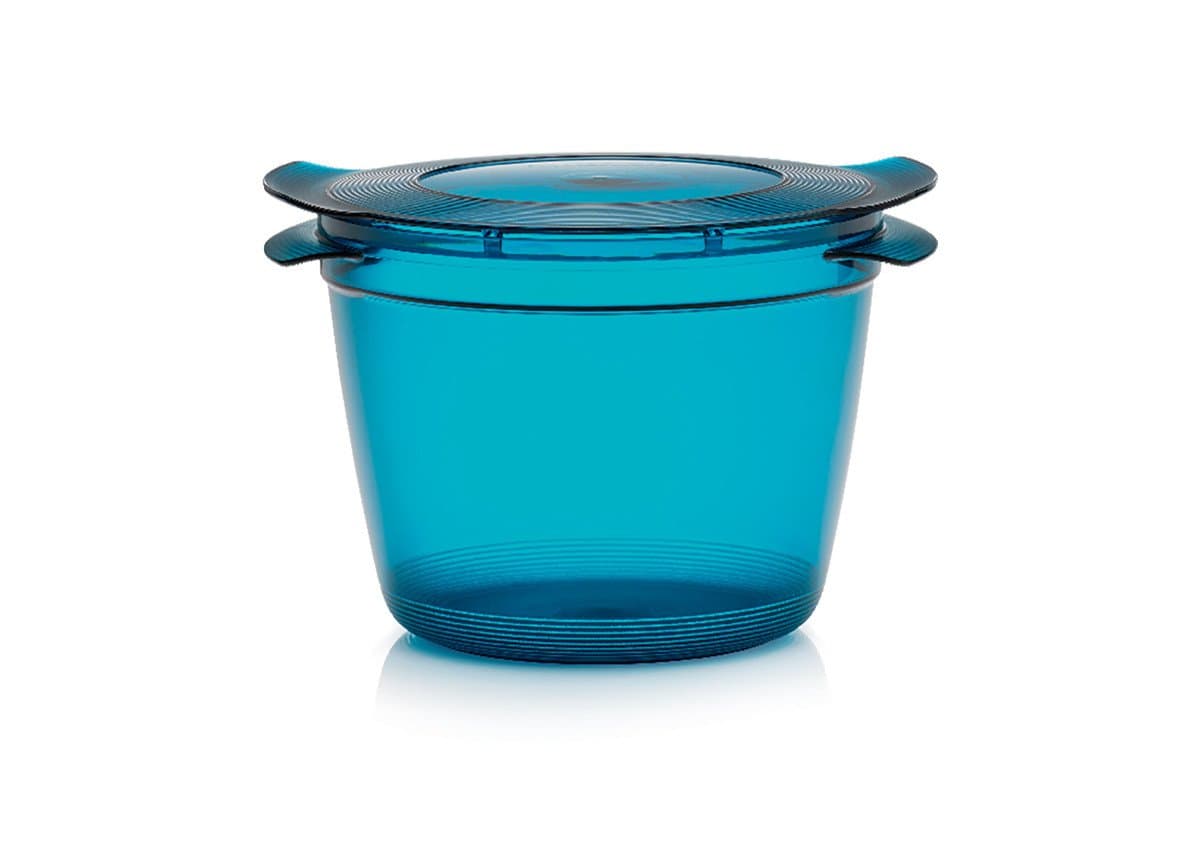 Tupperware MicroCook dish for cooking and reheating in a microwave oven (2.2QT)