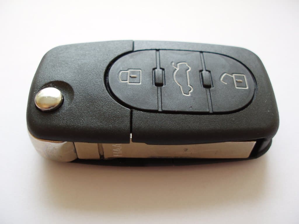 Replacement 3 Button Flip Key Fob Case for Audi A3 A4 A6 A8 TT 3 Button Remot.