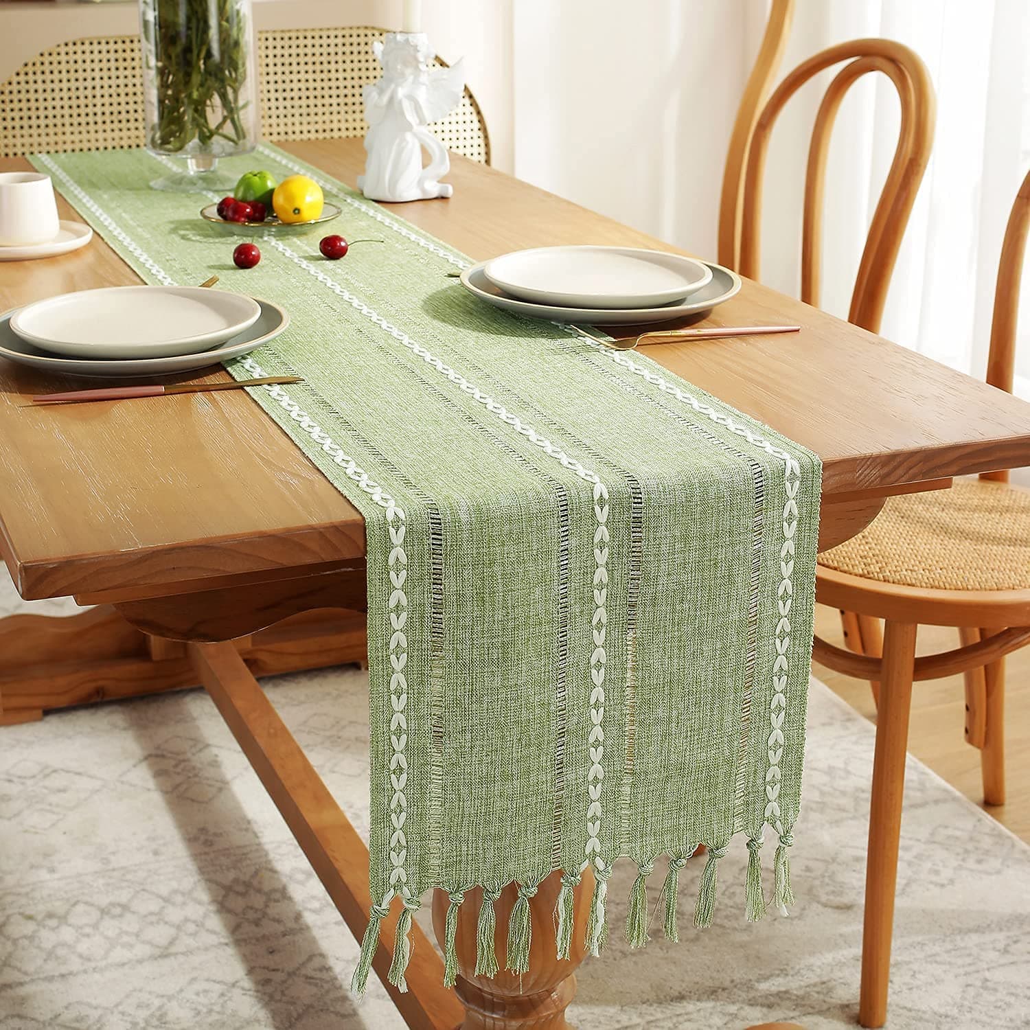 LOMOHOOGreen Table Runner with Handmade Tassels, Polyester Table Collection, Dining Table Decoration for Home, Boho Decoration, 183 x 33 cm